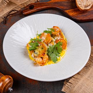 Brânzoaice sărate din ricotta cu sos olandez și creveți