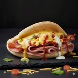 Pita cu șunca, bacon și cașcaval