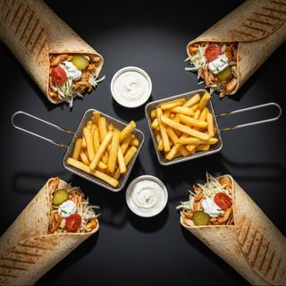 Comandă 4 kebaburi și primești 2 cartof pai + 2 sosuri GRATIS !