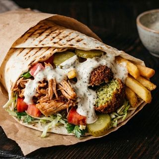 Kebab cu pui și falafel