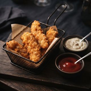 Pui "crispy" + 2 sosuri