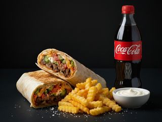 Kebab de porc-vita + cartof pai + sos picant + Cola 0,5 l