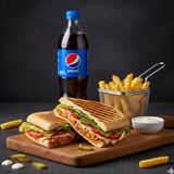 Panini "Chicken & Cheese" + cartof pai + sos + Pepsi 0,5 l