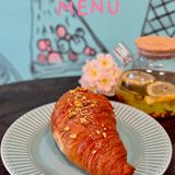 Croissant cu cremă fiert cu fistic 120 gr 
