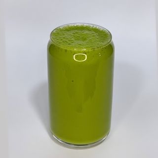 VitaminGreen Smoothie 500ml – o băutură cremoasă, îmbogățită cu uleiuri sănătoase din avocado, plină de vitamine și vitalitate
