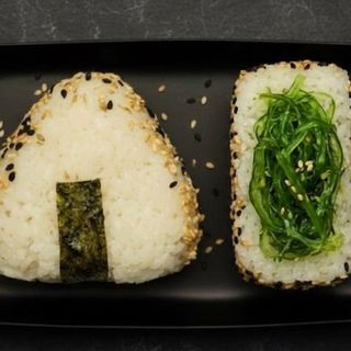 Onigiri cu chukka (2 buc)