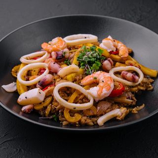 Orez cu fructe de mare