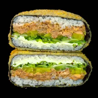Sushi burger cu somon prăjit 