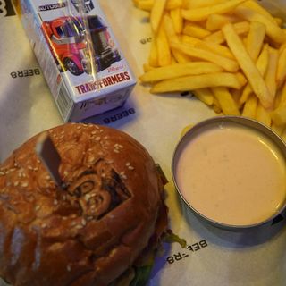 Happy Box Burger/ Happy Box Burger