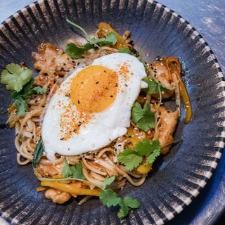 Tăieței Ramen cu pui și ou prăjit 380g