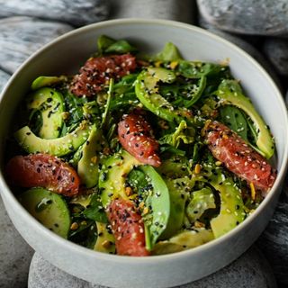 Salată cu avocado și grapefruit