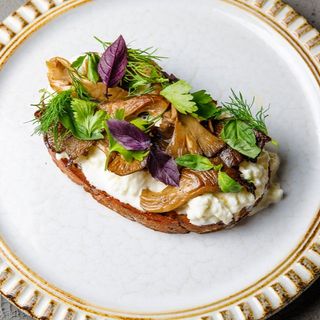 Bruschetta cu ciuperci, vinete Și Stracciatella