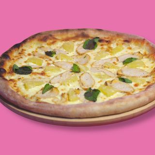 Pizza cu pui și ananas