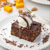 Brownie cu dovleac caramelizat și  înghețată de vanilie