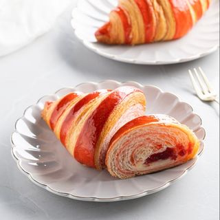 Croissant Bicolor roșu cu zmeură