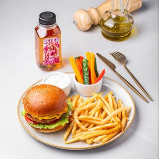 Mini burgher cu cartofi pai