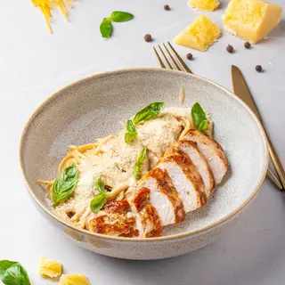 Paste cu pui și parmezan