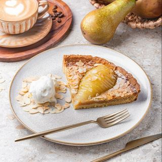 Tartă cu pară și înghețată