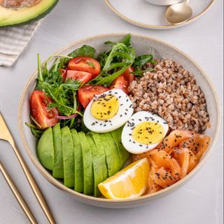 Bol proteic cu somon