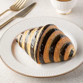 Croissant cu cremă de fistic