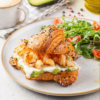 Croissant cu creveți