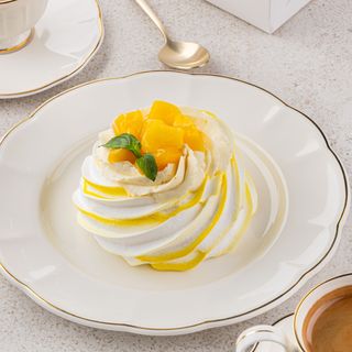 Prăjitură Pavlova cu mango