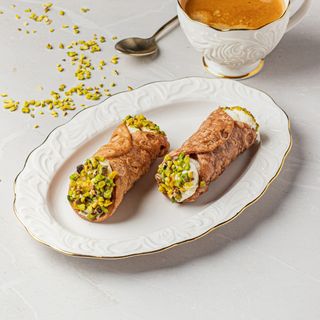 Канноли с рикоттой и апельсиновой цедрой / Cannoli cu ricotta şi zest de portocală