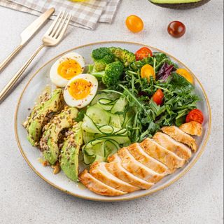 Mic dejun Proteic cu pui și brocoli