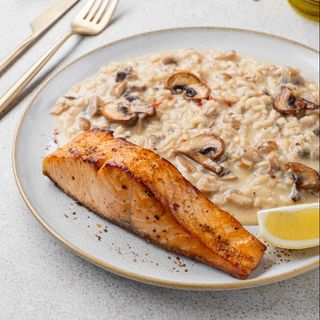 Steak de somon cu rizotto de ciuperci