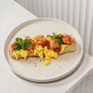 Ciabatta cu scrambled și creveți