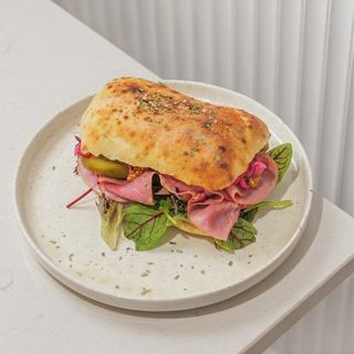 Panini cu pastrami