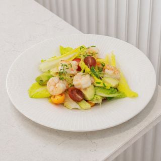 Salată cu creveți și avocado