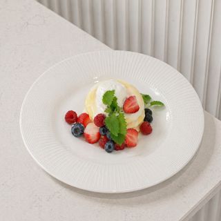 Pancake cu înghețată și fructe de pădure