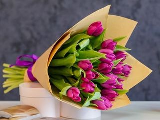 Buchet din Lalele Mov in Hartie Naturala (15 fire)