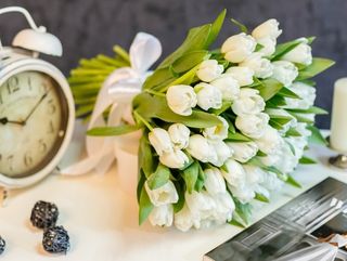 Buchet din 25 lalele albe