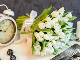 Buchet din 51 lalele albe