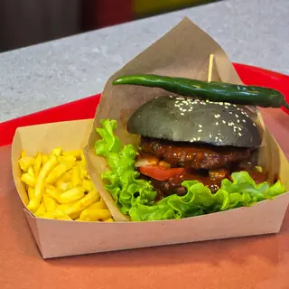 Двойной чилибургер и картофель фри/ Double Chili Burger & Fries