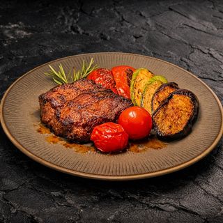 Steak de porc cu legume grill