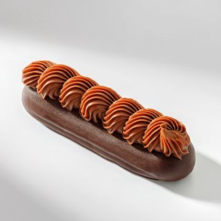 Eclair ciocolata neagra cu fructul pasiunii