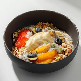 Chia cu granola