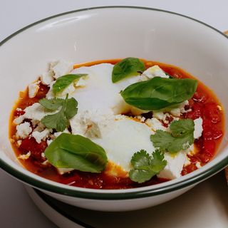 Shakshouka cu Ouă si Branza