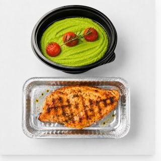 Steak de Pui cu Piure Cremos de Mazăre Verde
