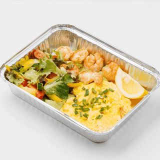 Omletă cu Guacamole și Creveți Tigru
