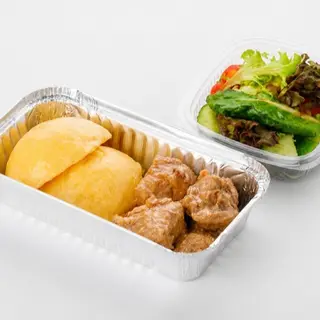 Mămăligă cu tocăniță de porc