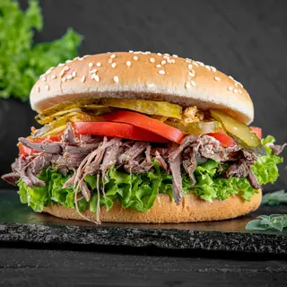 Hamburger cu carne de vită  tăiată în fâșii