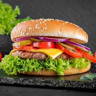Cheeseburger cu carne de pui