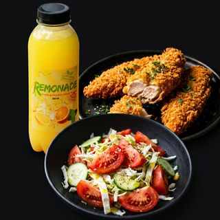 Crispy de pui + Salata + Cartofi Pai + Băutură.