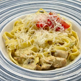 Fettuccine cu pui și ciuperci