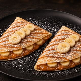 Clătită cu sos de caramelă și banană