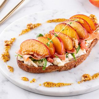 Тост с нектаринами и прошутто крудо / Toast cu nectarine și Prosciutto Crudo